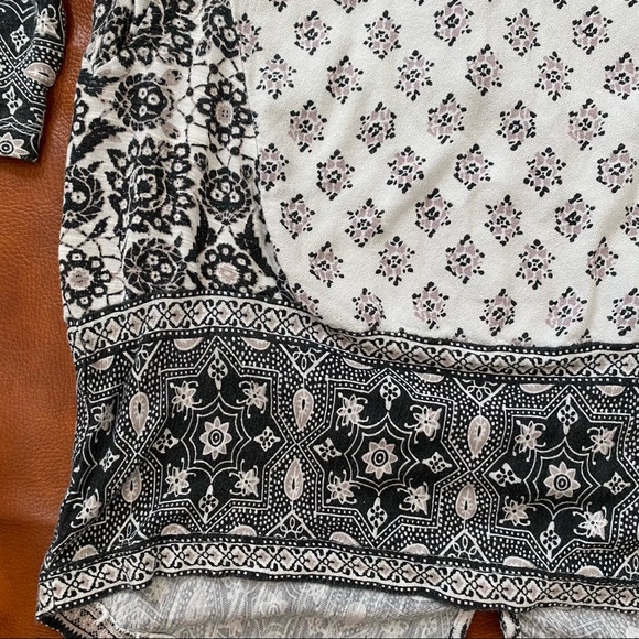 Lucky Brand | Ornate Patterned Blouse | 3/4 Sleeve | XS - Picture 3 of 10